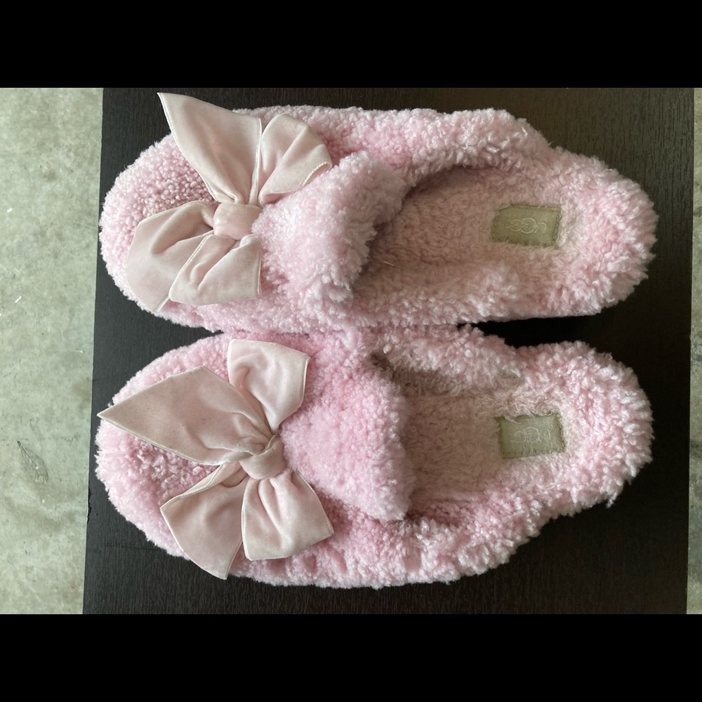 UGG Addison pink slippers with velvet bow